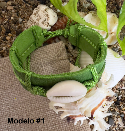 Pulsera Artesanal en Cuero con Elementos del Mar