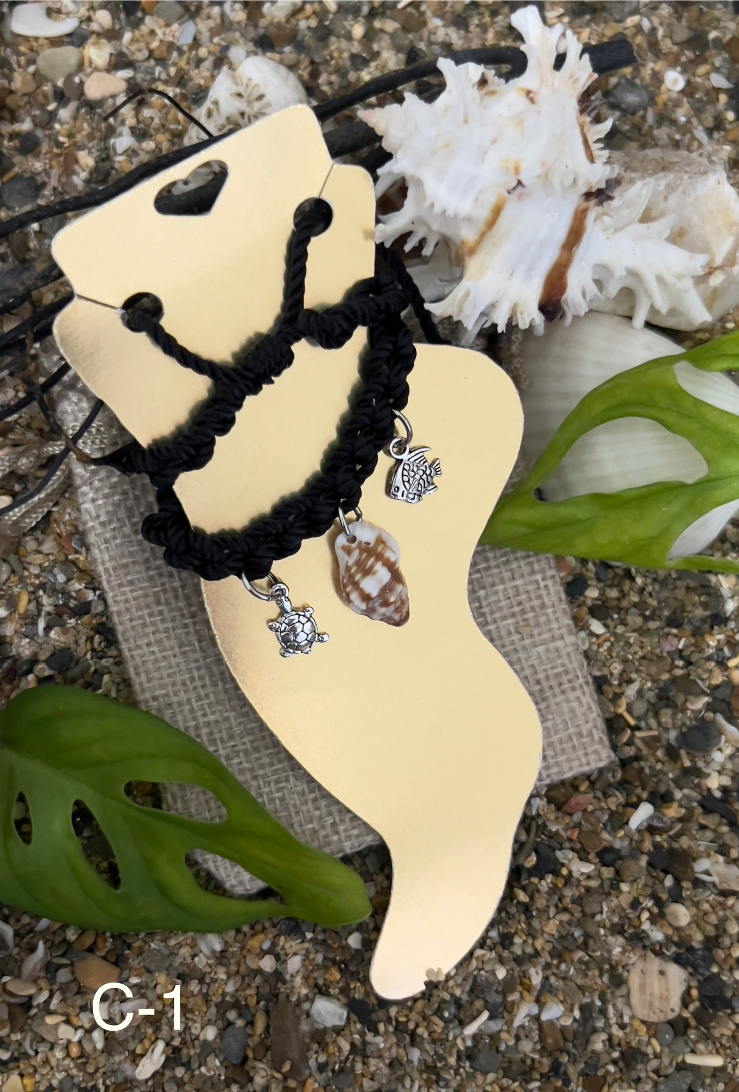 Tobilleras con caracoles que llevan el mar contigo