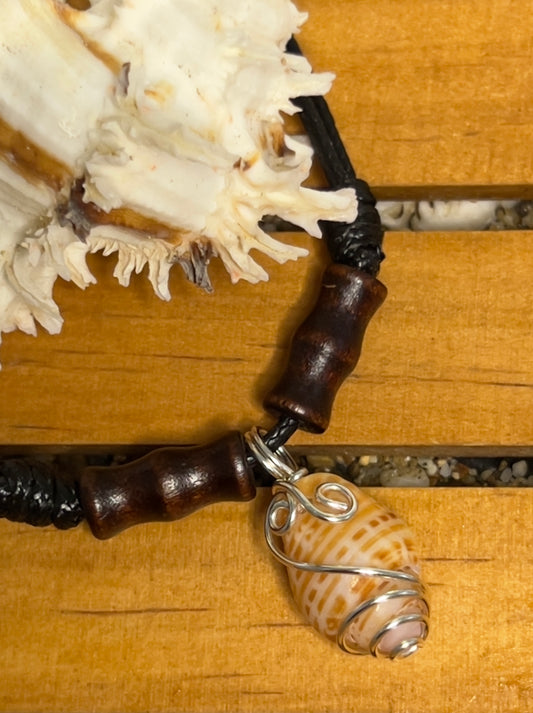 Collar Artesanal con Medallita de Caracol